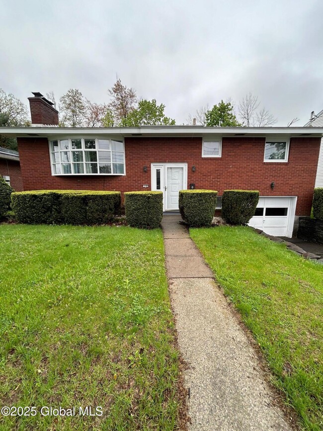 Building Photo - 118 Kenosha St
