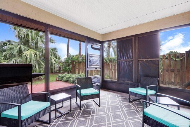 Building Photo - Port St Lucie Pool Home