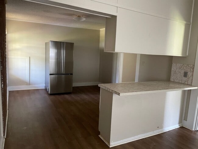 Building Photo - 4 BED 2 BATH TWO STORY HOME IN TROY!