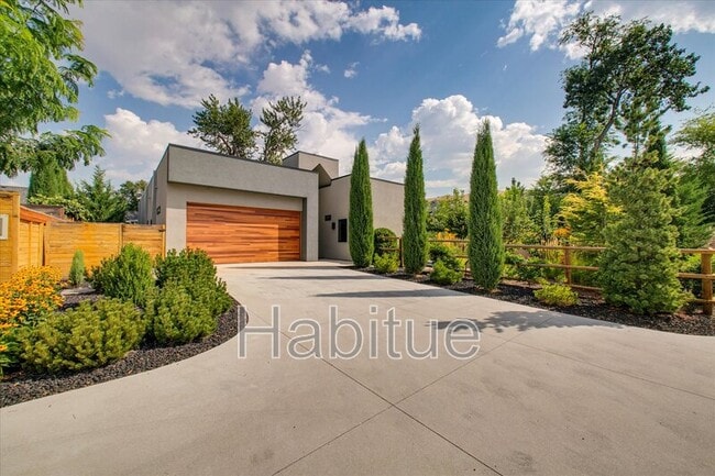 Primary Photo - 6172 N Pierce Park Ln