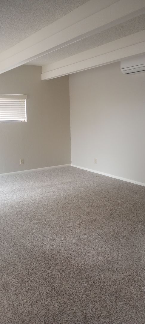 Building Photo - Charming Home Near the Prescott Square