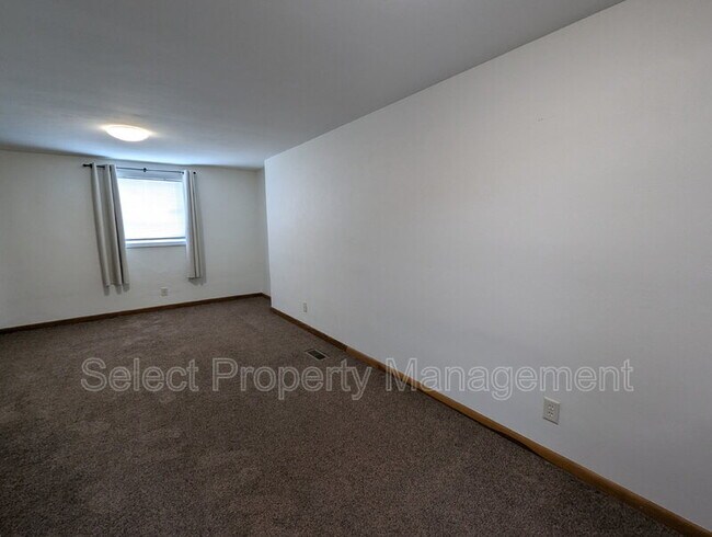 Building Photo - 710 E Cook Rd