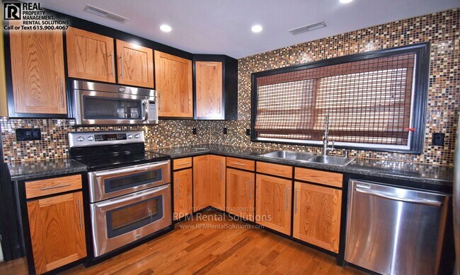 Building Photo - 3BR/2BA one level, carport+detached garage/workshop, washer/dryer included, on 1.6 acres in M'boro!