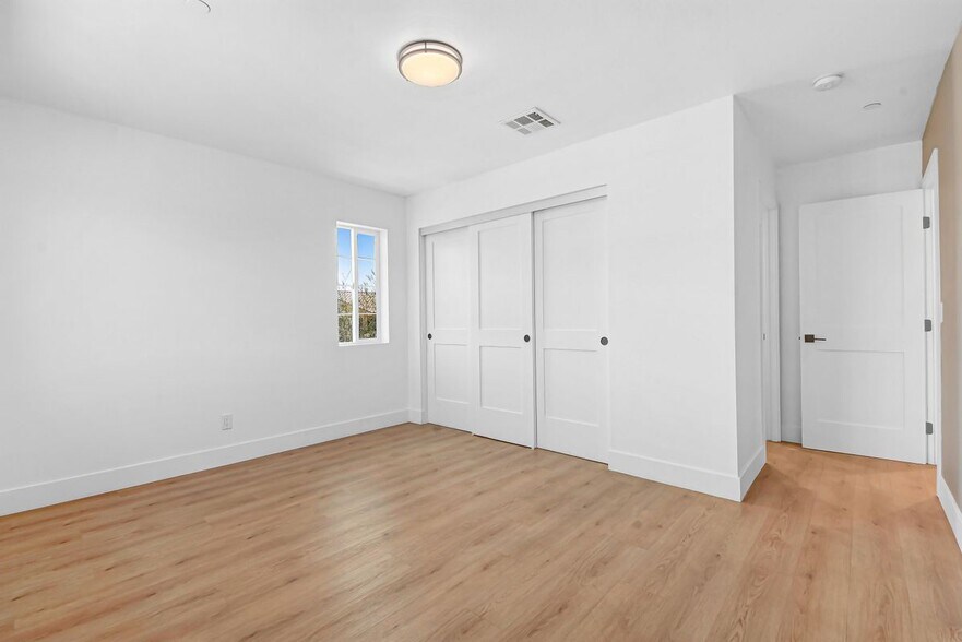 Building Photo - 16385 Valencia Ave