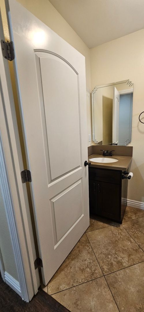 Building Photo - 75(611)