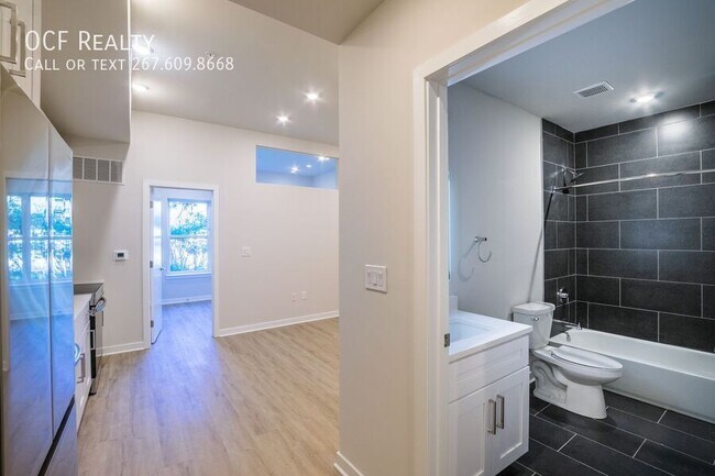 Building Photo - 1330 S Patton St