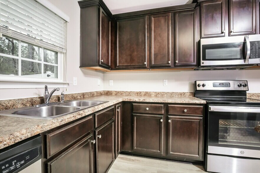 Building Photo - 8012 Spiderlily Ct