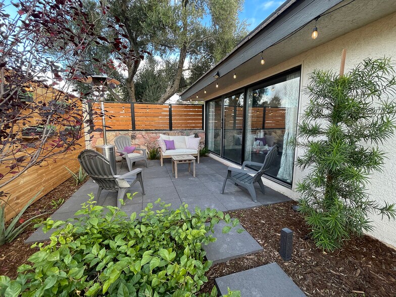 Building Photo - 620 Lacy Ln