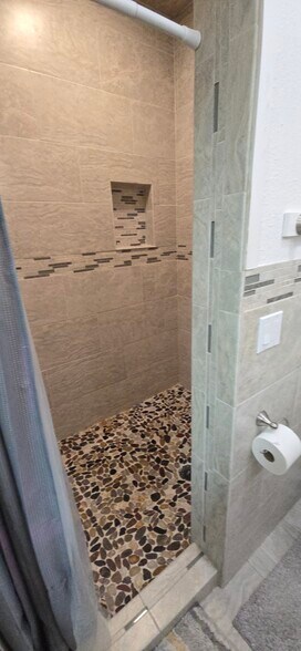 Building Photo - 1447 Lincoln Way