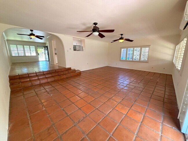 Building Photo - 2 Bedroom home located in Long Beach now available!