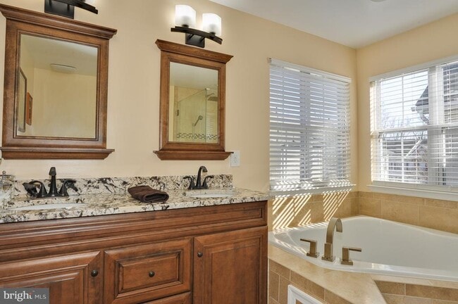 Building Photo - 5306 Sandyford St