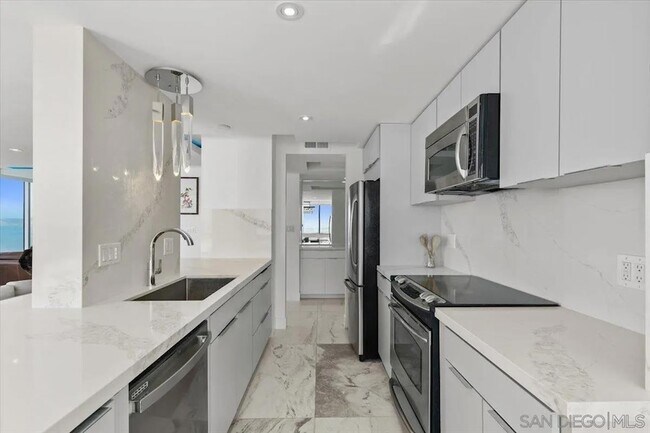 Building Photo - 1830 Avenida Del Mundo