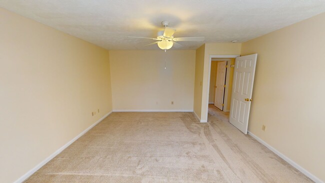 Building Photo - $350 OFF First Month's Rent! 3 Bedroom Upd...