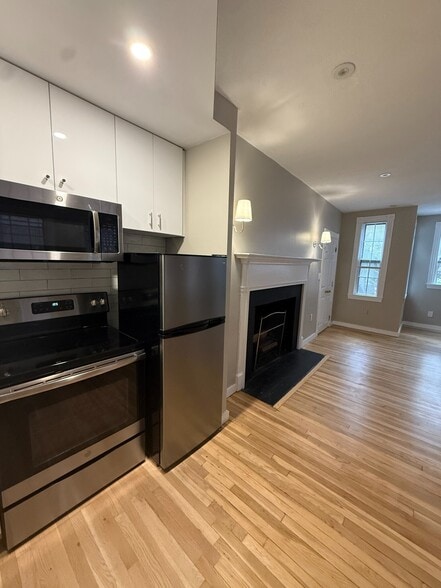 Building Photo - 82 Phillips St