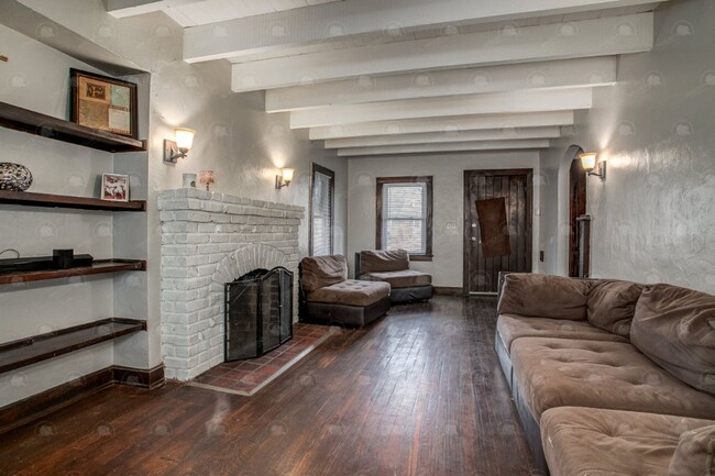 Building Photo - SO PRETTY - 2233 E 69th Street, Kansas Cit...