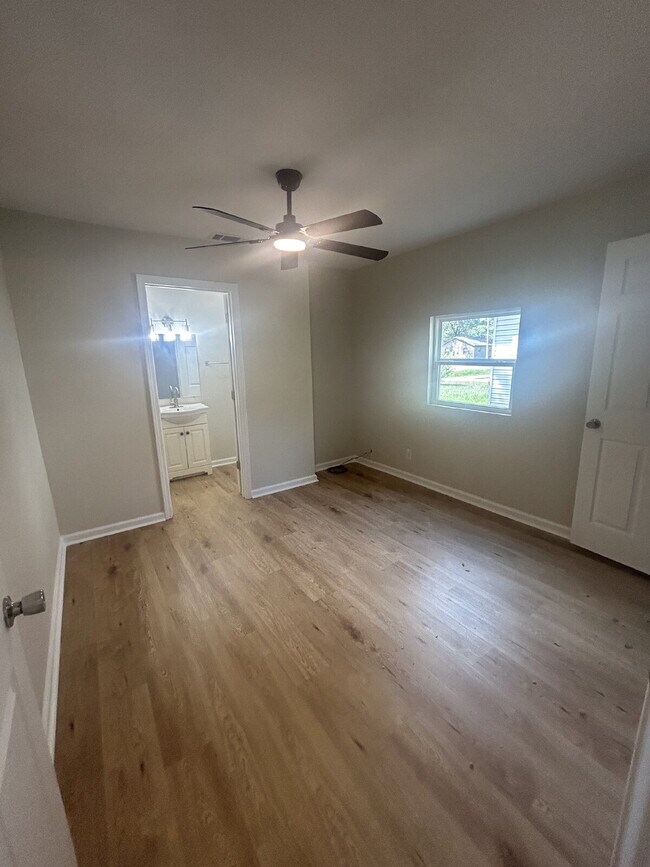 Building Photo - "Charming 4-Bedroom Retreat with Granite T...