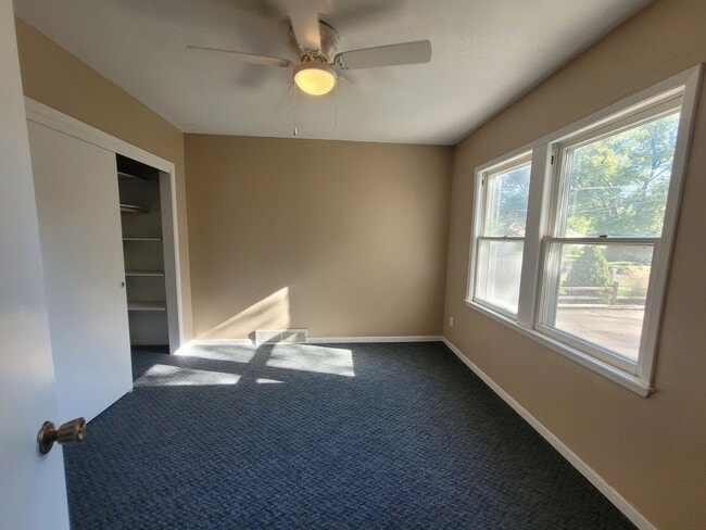 Building Photo - Beautiful home with attached garage and great yard!