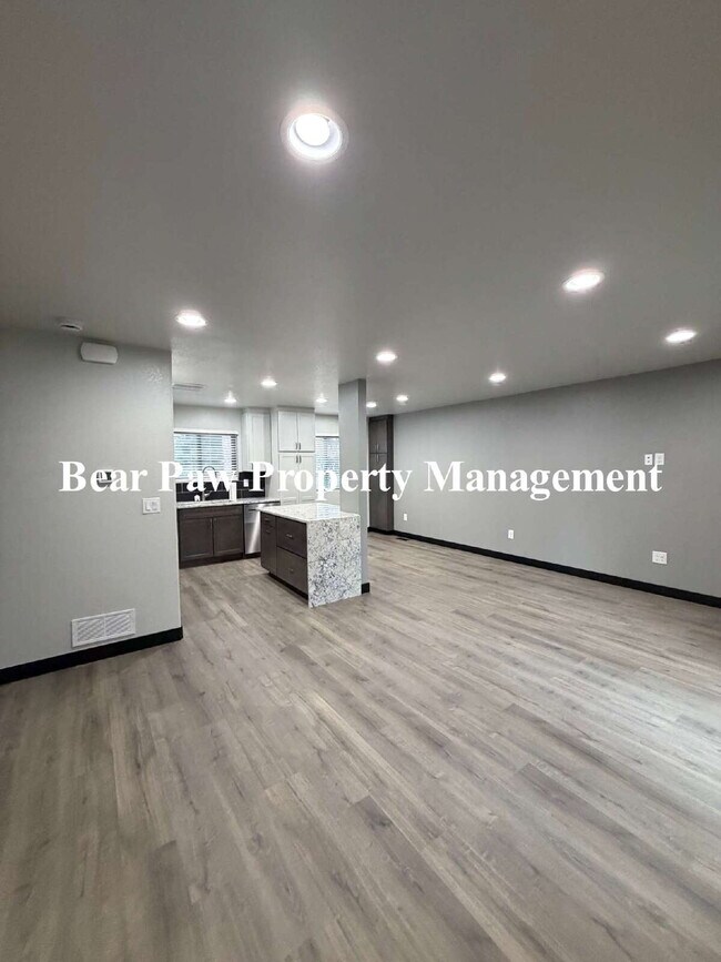 Building Photo - Spacious 2-Bed, 2-Bath Condo Retreat in Evergreen, CO!"