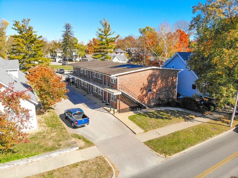 Interior Photo - 419 E 7th