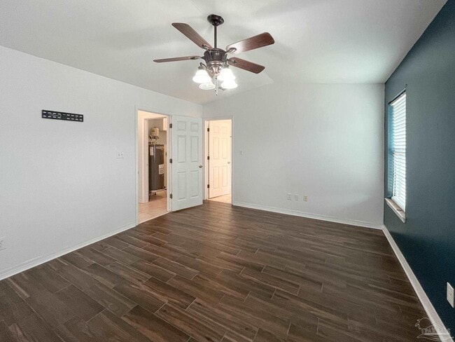Building Photo - 1304 Pine Hill Cir