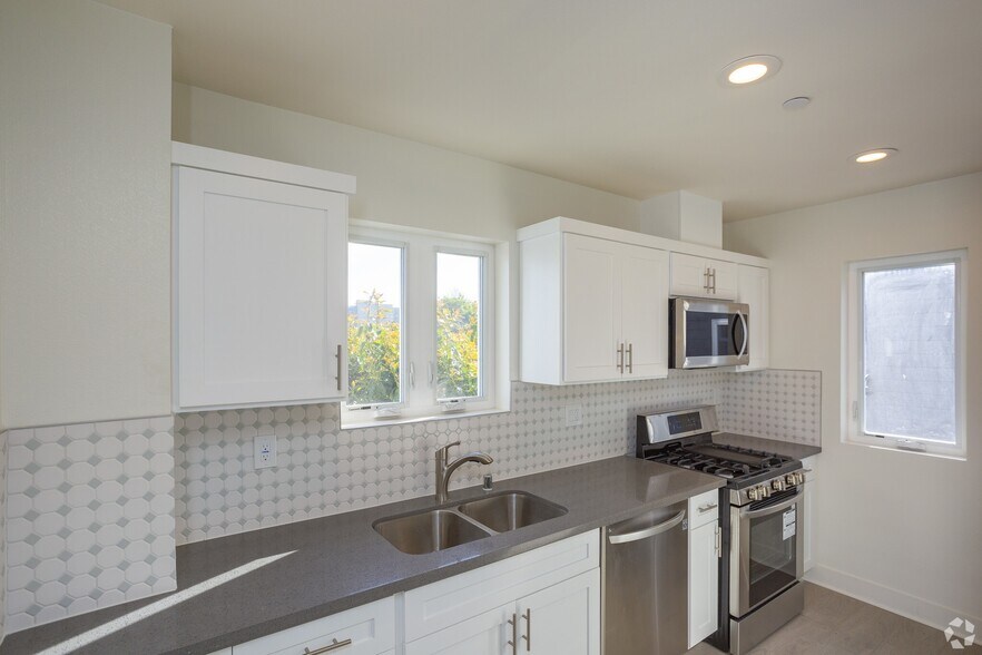 Building Photo - 127 1/2 N Mountain View Ave