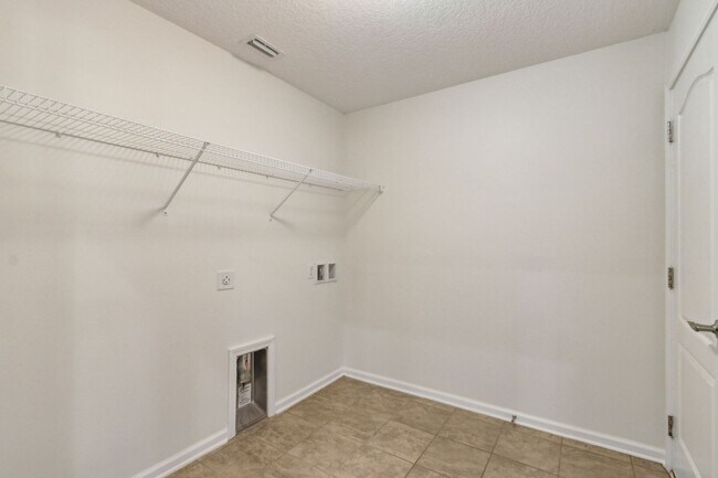 Building Photo - Charming 3-Bedroom Home in The Hideaway – ...