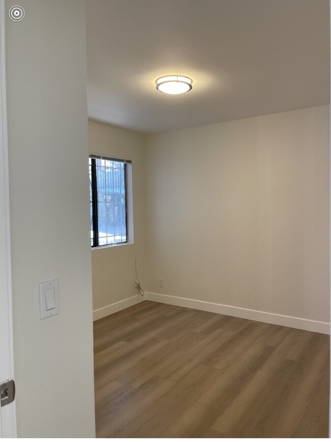 Building Photo - 1300 Lilac Ter