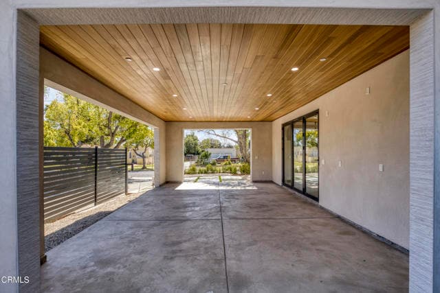 Building Photo - 611 W Claremont St