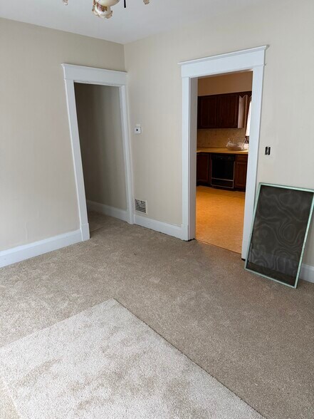 Building Photo - 75 Shoshone St