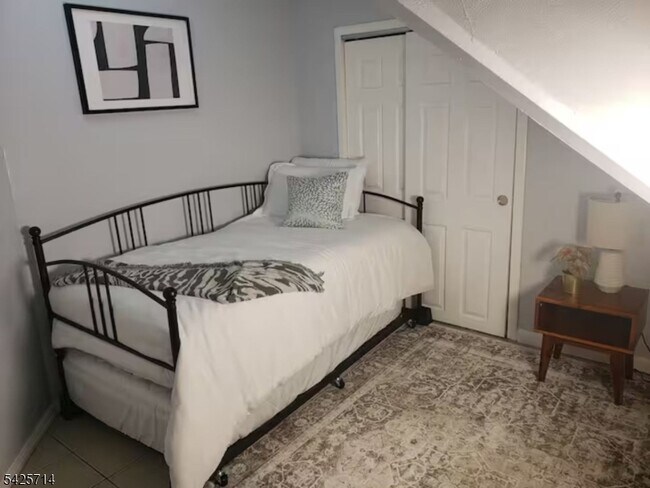 Building Photo - 187 Milford Ave