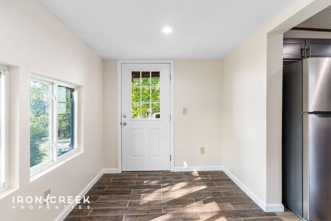 Building Photo - 16 Pelzer St