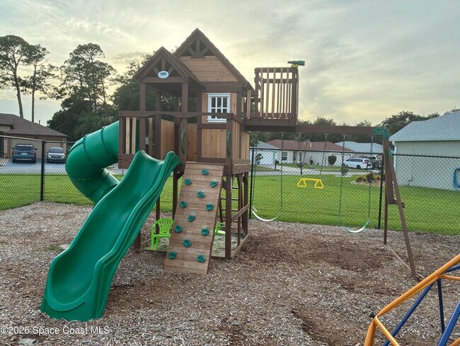 Building Photo - 1776 Vista Lake Cir