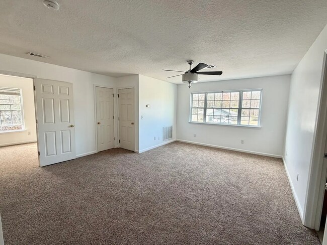 Building Photo - Spacious 5-bedroom, 3-bath home!