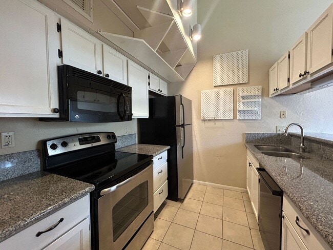 Building Photo - well-kept condo features 2 spacious bedroo...