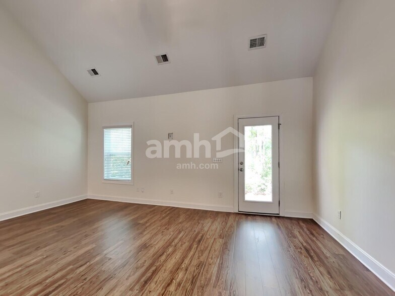 Building Photo - 101 Doral Blue Dr