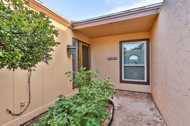 Building Photo - 1/2 Off 1st months rent