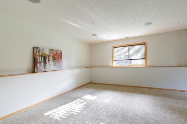 Building Photo - 22075 Red Oak Dr