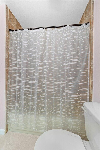 Building Photo - 595 Park Ave