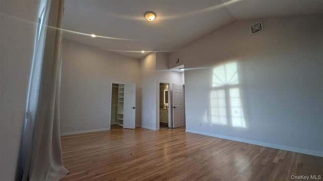 Building Photo - 150-95 Powells Cove Blvd