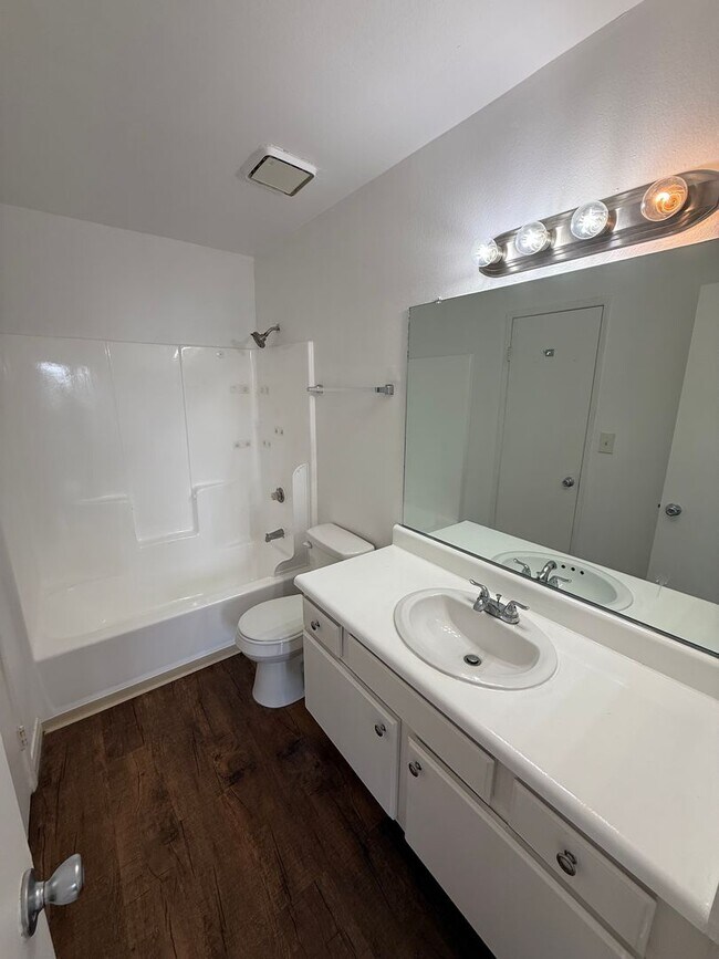 Interior Photo - 20810 Arline Ave