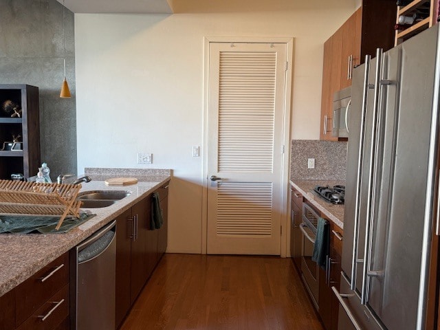 Kitchen - 527 10th Ave