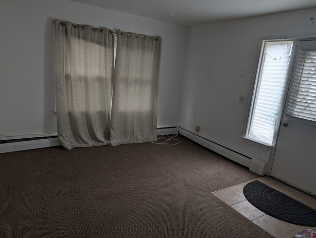 Building Photo - 23 1/2 Church St