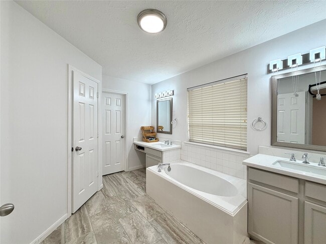 Building Photo - 3226 Candlepine Dr