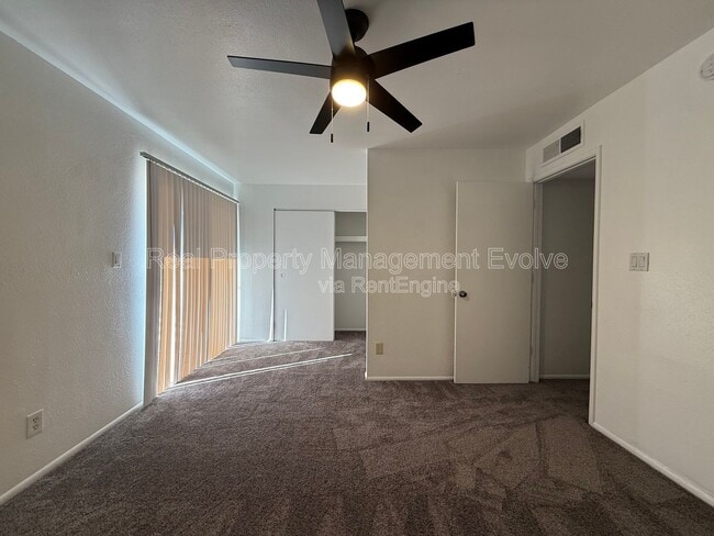 Building Photo - 3840 N 43rd Ave