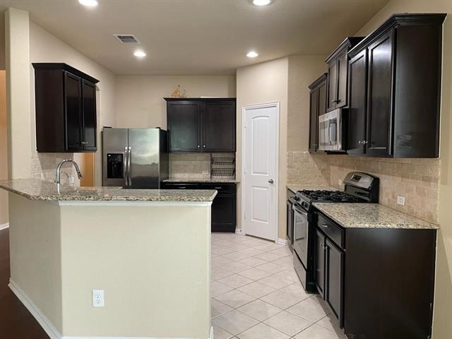 Building Photo - 2724 Triangle Leaf Dr