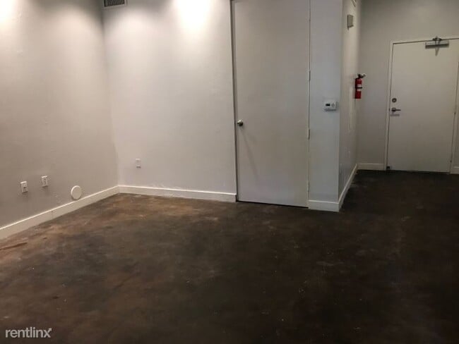 Building Photo - 2 br, 2 bath Townhome - 145 E City Place Dr
