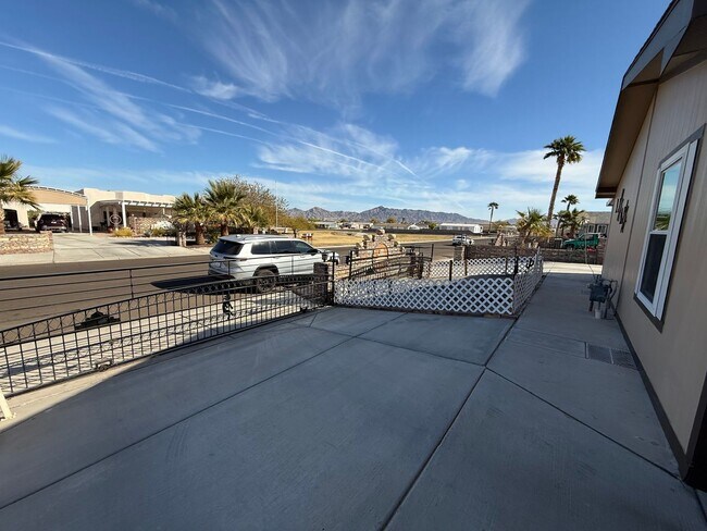 Building Photo - Move In Ready - Spacious Manufactured Home in Foothills!