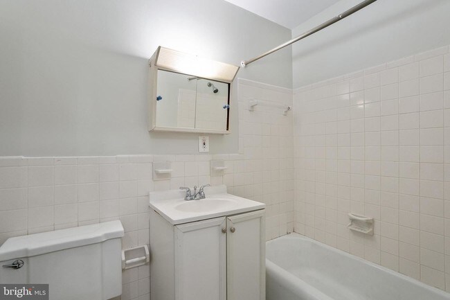 Building Photo - 8032 Lakecrest Dr