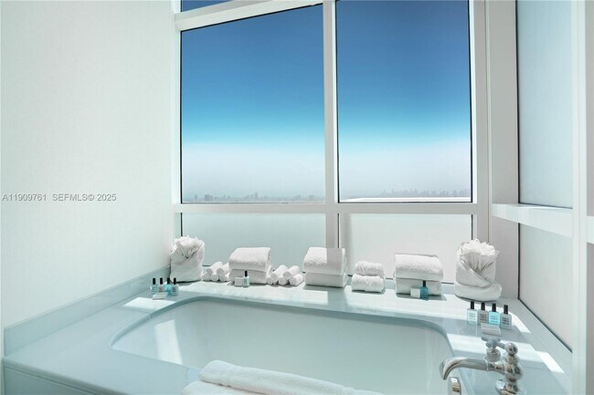 Building Photo - 4401 Collins Ave