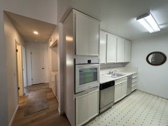 Building Photo - 570 Peach St
